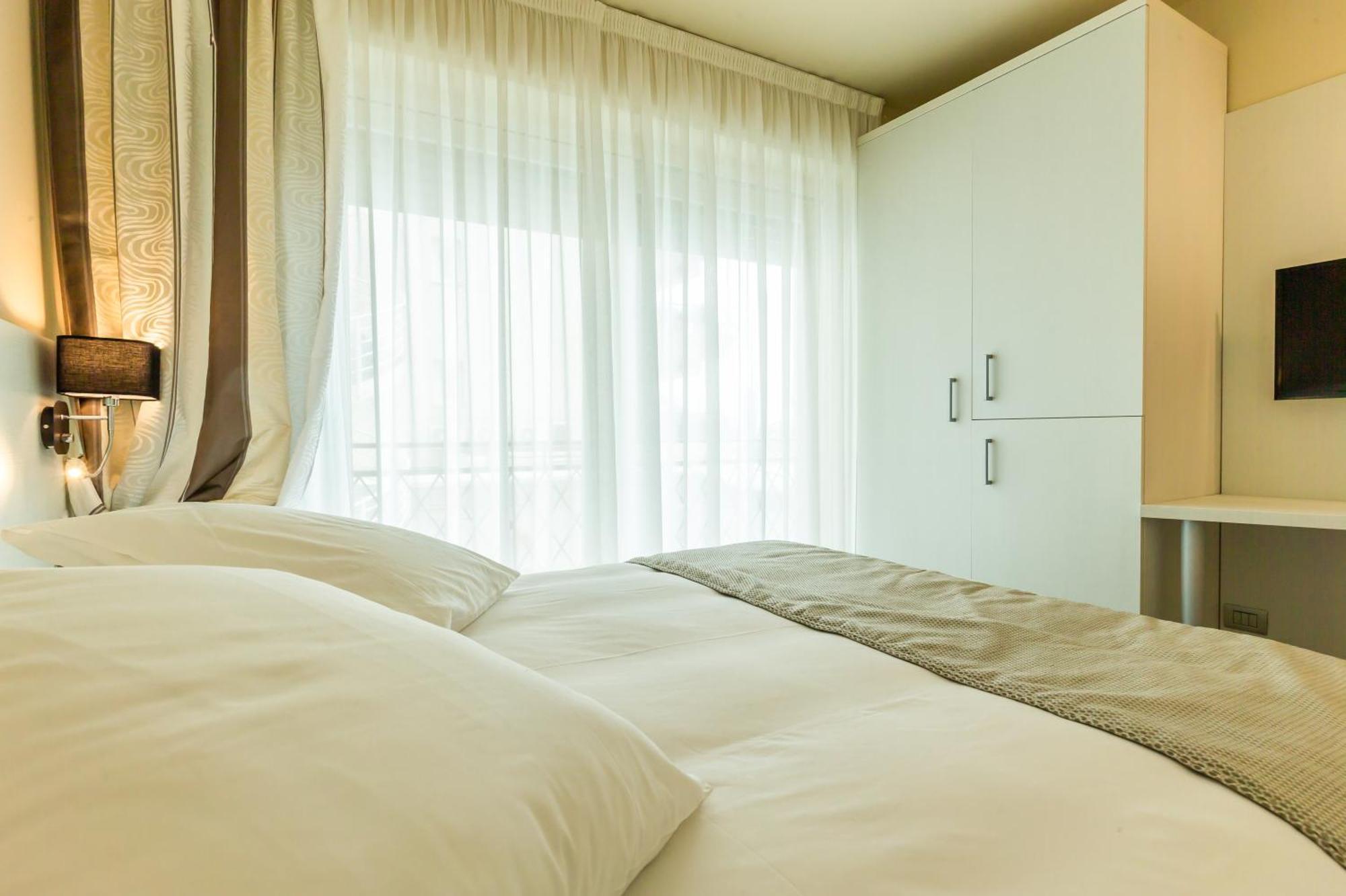 La Dolce Vita Hotel Ментона Екстериор снимка