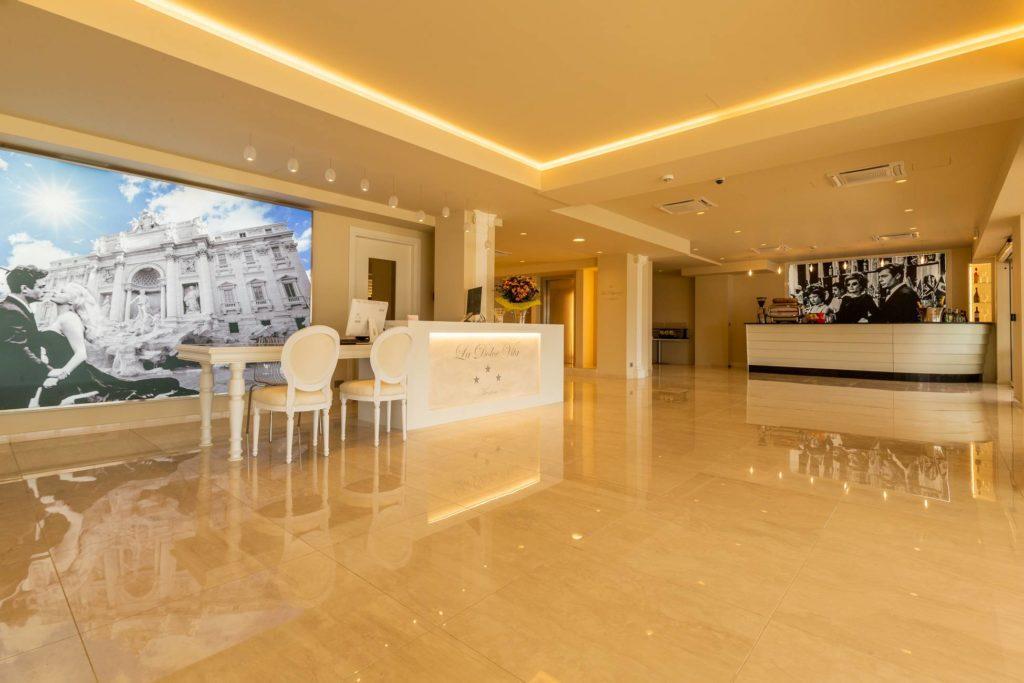 La Dolce Vita Hotel Ментона Екстериор снимка