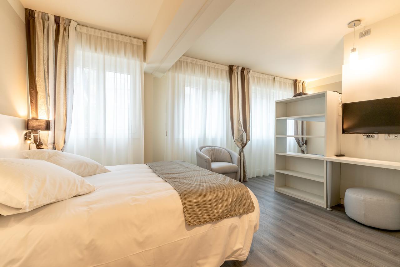 La Dolce Vita Hotel Ментона Екстериор снимка